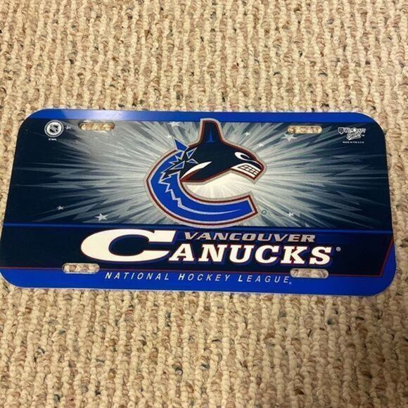 NWT NHL VANCOUVER CANUCKS LICENSE PLATE - Picture 1 of 8